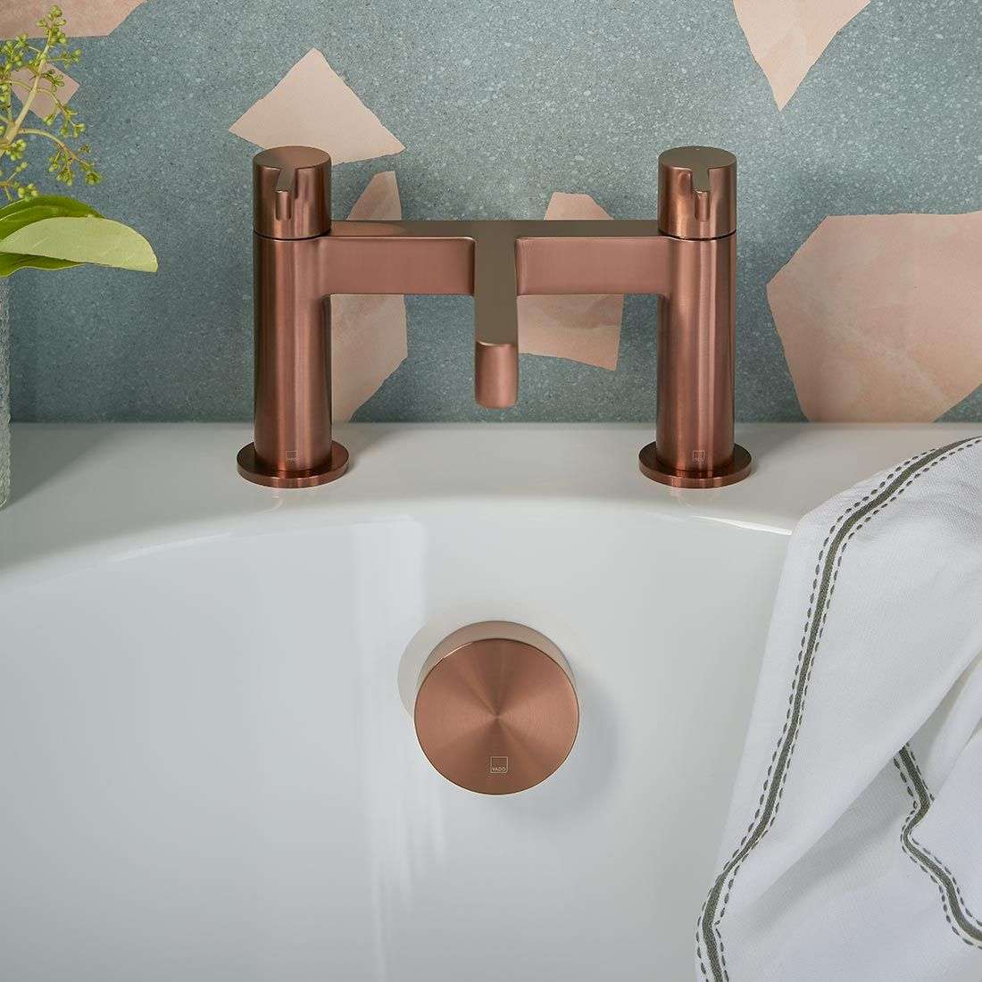 Vado Edit Deck Mounted Bath Filler - Brushed Bronze - Image 2