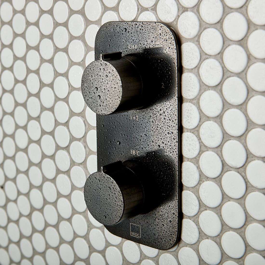 Vado Tablet Altitude Vertical Concealed 2 Outlet Thermostatic Valve, Brushed Black - Image 2