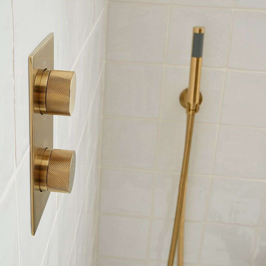 Vado Tablet Knurled Vertical Concealed 2 Outlet Thermostatic Valve, Brushed Gold - Image 2