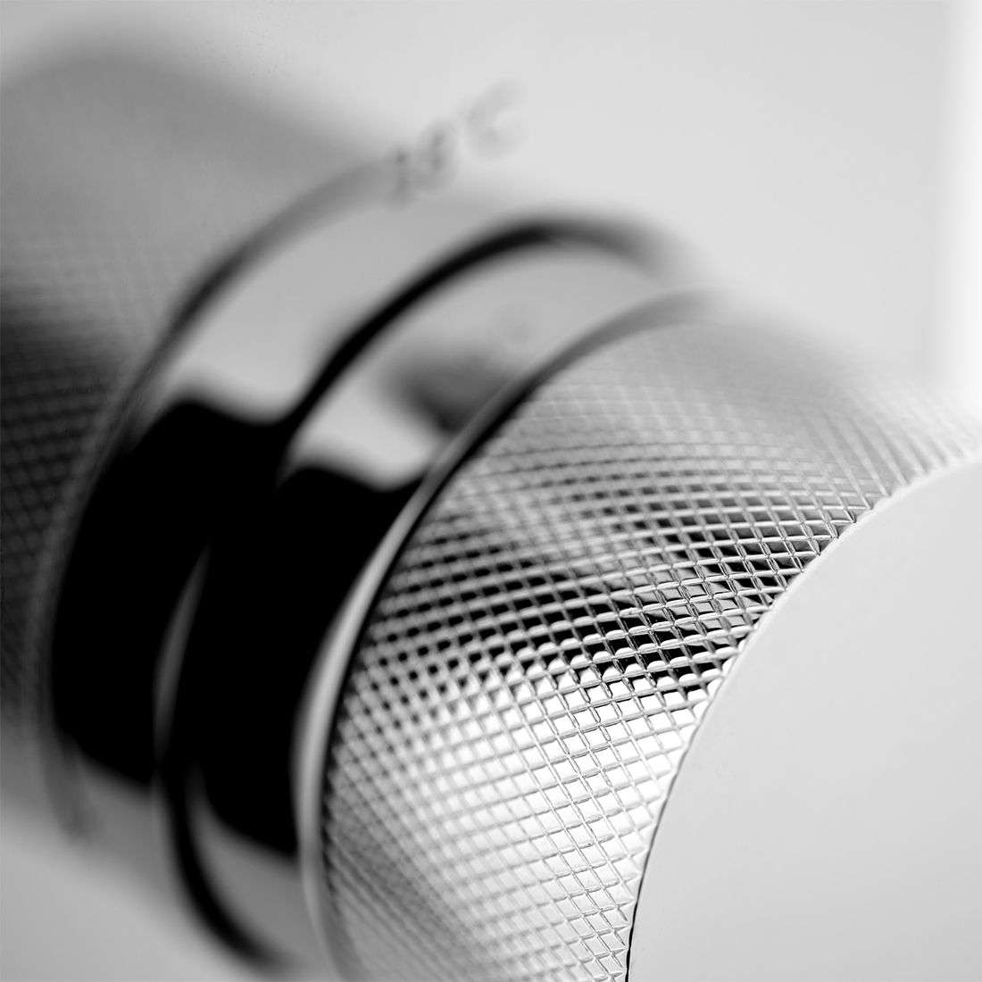 Vado Tablet Knurled Vertical Concealed 2 Outlet Thermostatic Valve, Chrome - Image 2
